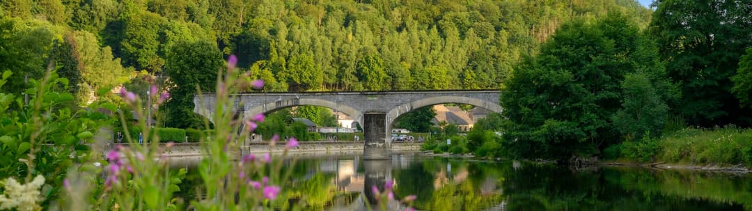 Le pont de pierre sur la Semois à Bohan